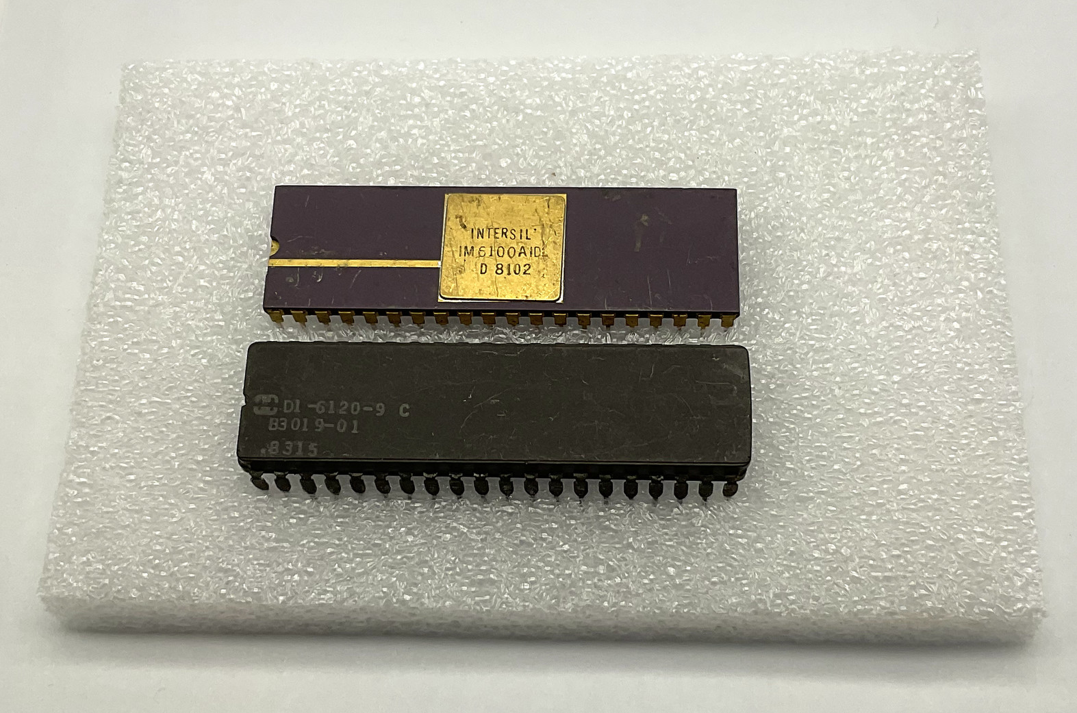 Intersil IM-6100 & Harris HD-6120 microprocessor